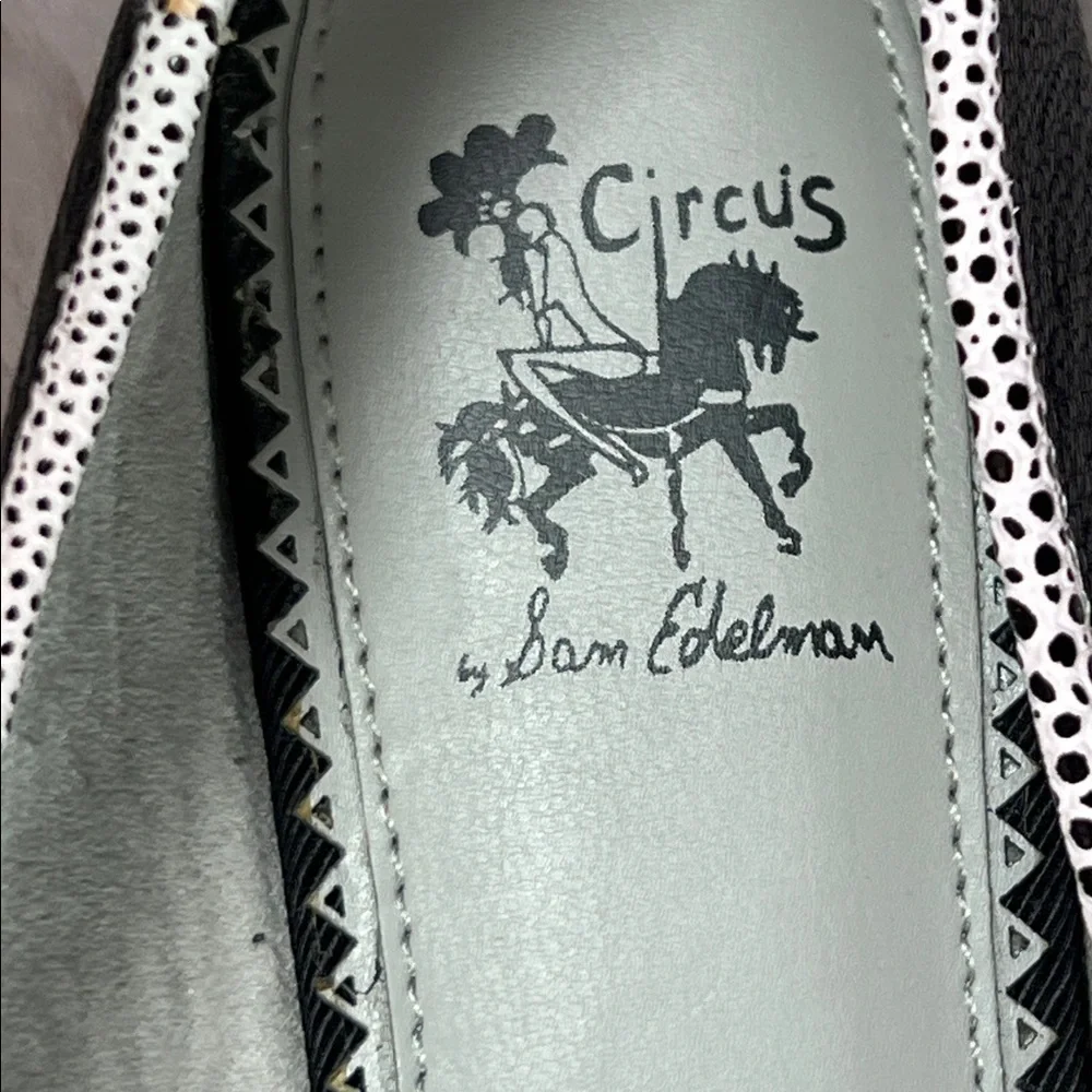 Circus by Sam Edelman Black Flats with Metal Spike Bows & Light Pink Trim | 8M - Picture 8 of 9